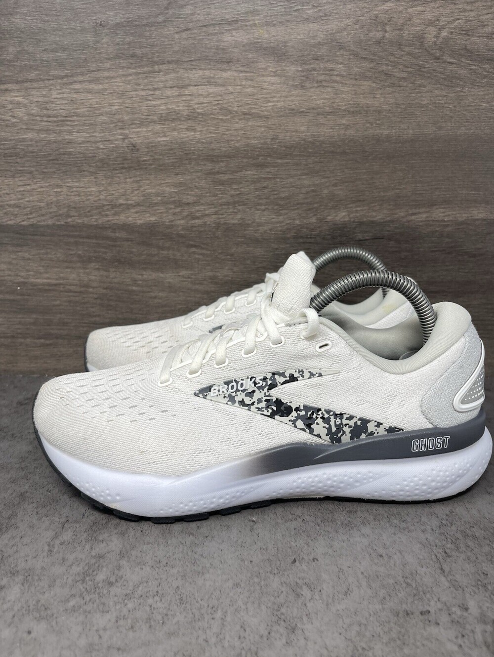 Brooks Ghost 16 White Oyster Lava Size 8.5 Womens Running Walking Shoes